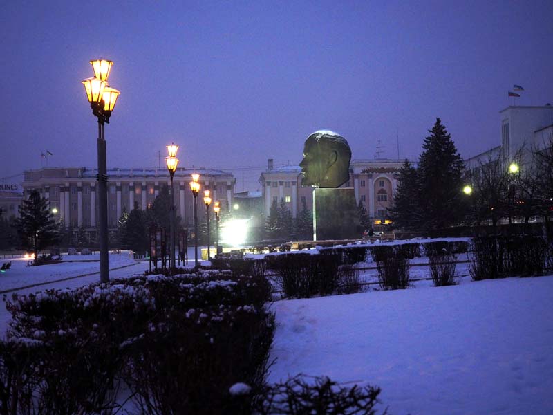 Zentraler Platz mit Lenin-Denkmal